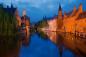 Preview: Vlies-Fototapete MS-5-1013 mit geometrischem Architektur-Motiv - Format 375 