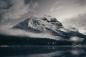 Preview: Vlies-Fototapete MS-5-1656 mit alpinem Bergmotiv – Format 375 × 250 cm, brillante Farben, klare Linien, Naturpanorama in XX