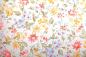 Preview: Vlies-Fototapete MS-5-1992 – Draufsicht auf florales Dessin mit warmen Farbtönen, Format 375 × 250 cm, brillante Druckqualität.