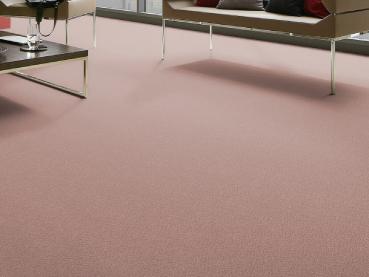 Vorwerk Constance Teppichboden in Farbe 1Q12 – verlegt im modernen Wohnraum, textile Schlingenstruktur mit dezenter Farbgebung.