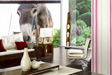 „Tiermotiv-Fototapete MS-5-0443 als Blickfang im Wohnzimmer – lebendige Farben und räumliche Tiefe“