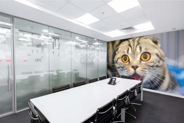 „Tiermotiv-Fototapete MS-5-0557 als Blickfang im Wohnzimmer – lebendige Farben und räumliche Tiefe“
