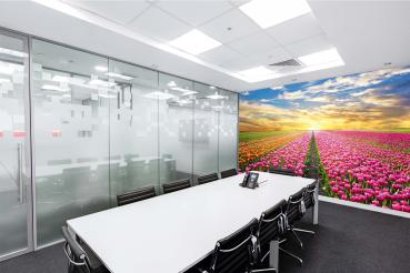 Fototapete MS-5-1375 mit Blumenmotiv – stimmungsvolle Raumansicht im Querformat, dekorativ verlegt auf großer Wandfläche.