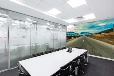 Berge-Fototapete MS-5-1644 in modernem Wohnraum – imposante Landschaft, räumliche Tiefe, stilvolle Wandgestaltung mit Naturakzen