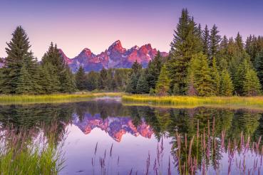 Vlies-Fototapete MS-5-1807 mit alpinem Bergmotiv – Format 375 × 250 cm, brillante Farben, klare Linien, Naturpanorama in XX