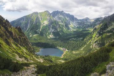Vlies-Fototapete MS-5-1815 mit alpinem Bergmotiv – Format 375 × 250 cm, brillante Farben, klare Linien, Naturpanorama in XX