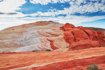 Vlies-Fototapete MS-5-3026 mit alpinem Bergmotiv – Format 375 × 250 cm, brillante Farben, klare Linien, Naturpanorama in XX