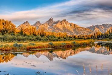 Vlies-Fototapete MS-5-3038 mit alpinem Bergmotiv – Format 375 × 250 cm, brillante Farben, klare Linien, Naturpanorama in XX