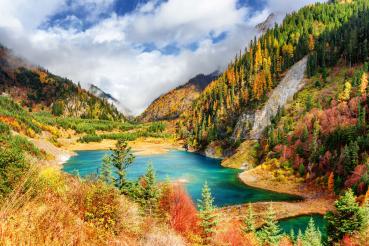 Vlies-Fototapete MS-5-3072 mit alpinem Bergmotiv – Format 375 × 250 cm, brillante Farben, klare Linien, Naturpanorama in XX