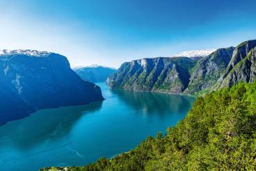 Vlies-Fototapete MS-5-3081 mit alpinem Bergmotiv – Format 375 × 250 cm, brillante Farben, klare Linien, Naturpanorama in XX