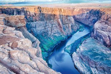Vlies-Fototapete MS-5-3108 mit alpinem Bergmotiv – Format 375 × 250 cm, brillante Farben, klare Linien, Naturpanorama in XX