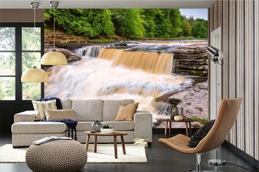 Fototapete MS-5-3159 mit Wasserfall-Motiv in einem modern eingerichteten Wohnraum
