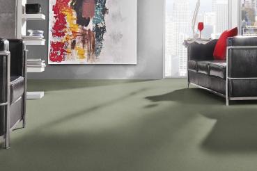 Nutria Melange 4H07 als Bodenbelag in modernem Wohnraum; hochwertiger Vorwerk-Velours mit wohnlicher Wirkung