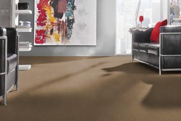 Nutria Melange 7G94 als Bodenbelag in modernem Wohnraum; hochwertiger Vorwerk-Velours mit wohnlicher Wirkung