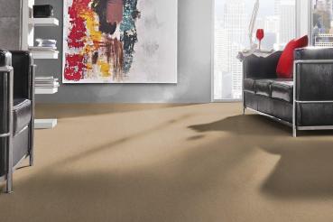 Nutria Melange 8K49 als Bodenbelag in modernem Wohnraum; hochwertiger Vorwerk-Velours mit wohnlicher Wirkung