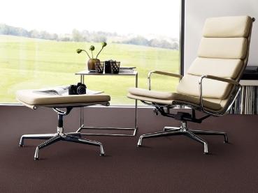 Vorwerk Vito 1Q23 als Bodenbelag in modernem Wohnraum; Univelours mit klarer Struktur und ruhiger Wirkung