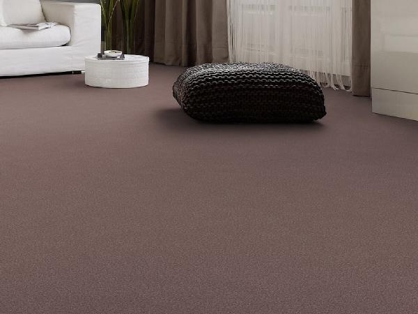 Vorwerk Celina 1Q18 – verlegter Teppichboden im Wohnraum, elegante Wirkung, harmonisch integrierte Farbgebung