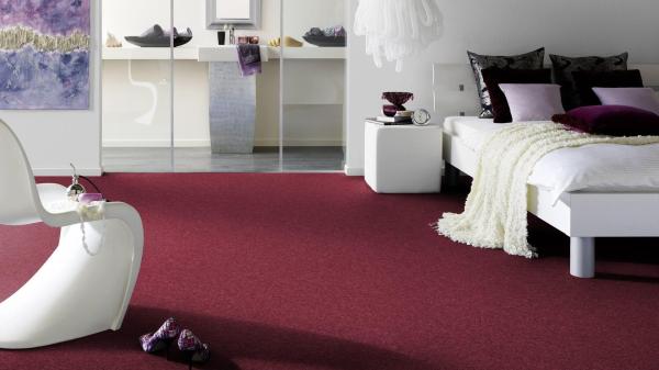 Vorwerk Teppichboden Conzano 1M06 – wohnliches Raumbild mit verlegter Großrolle, ideal für Objektbereiche