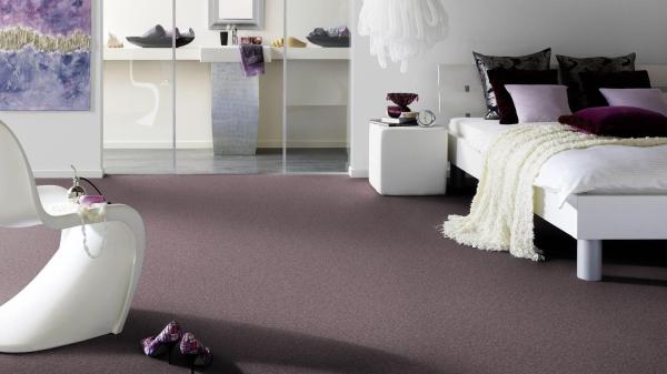 Vorwerk Teppichboden Conzano 3N61 – wohnliches Raumbild mit verlegter Großrolle, ideal für Objektbereiche