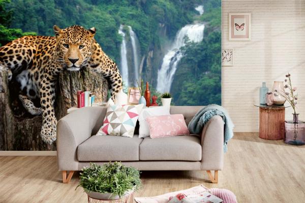 „Tiermotiv-Fototapete MS-5-0591 als Blickfang im Wohnzimmer – lebendige Farben und räumliche Tiefe“