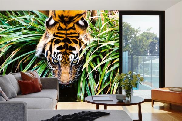 „Tiermotiv-Fototapete MS-5-0598 als Blickfang im Wohnzimmer – lebendige Farben und räumliche Tiefe“