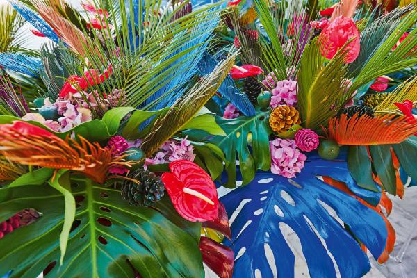 Vlies-Fototapete MS-5-1281 – Draufsicht auf florales Dessin mit warmen Farbtönen, Format 375 × 250 cm, brillante Druckqualität.