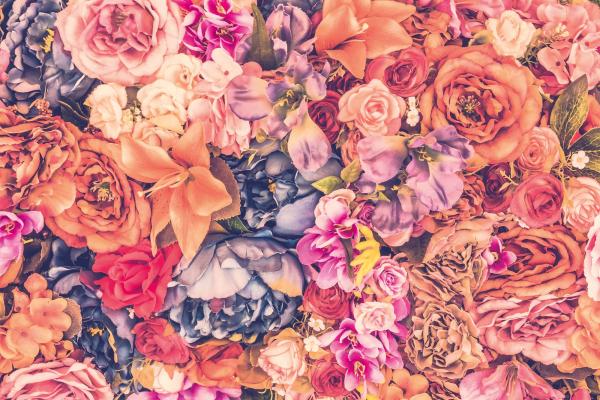 Vlies-Fototapete MS-5-1288 – Draufsicht auf florales Dessin mit warmen Farbtönen, Format 375 × 250 cm, brillante Druckqualität.