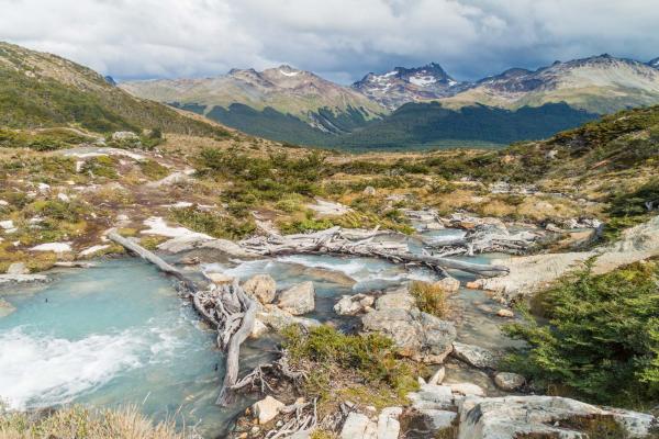 Vlies-Fototapete MS-5-1619 mit alpinem Bergmotiv – Format 375 × 250 cm, brillante Farben, klare Linien, Naturpanorama in XX