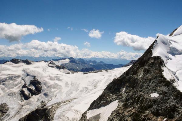 Vlies-Fototapete MS-5-1629 mit alpinem Bergmotiv – Format 375 × 250 cm, brillante Farben, klare Linien, Naturpanorama in XX