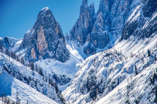 Vlies-Fototapete MS-5-1632 mit alpinem Bergmotiv – Format 375 × 250 cm, brillante Farben, klare Linien, Naturpanorama in XX