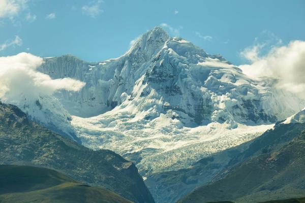 Vlies-Fototapete MS-5-1634 mit alpinem Bergmotiv – Format 375 × 250 cm, brillante Farben, klare Linien, Naturpanorama in XX