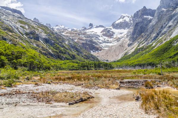 Vlies-Fototapete MS-5-1635 mit alpinem Bergmotiv – Format 375 × 250 cm, brillante Farben, klare Linien, Naturpanorama in XX