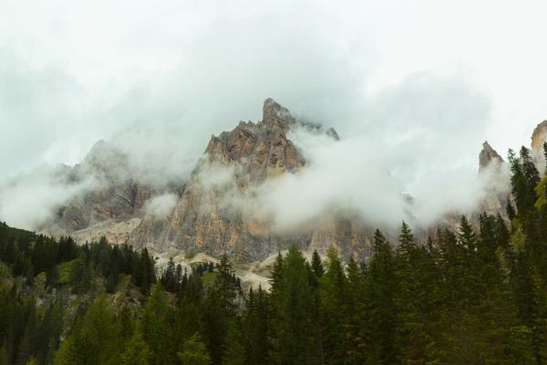 Vlies-Fototapete MS-5-1639 mit alpinem Bergmotiv – Format 375 × 250 cm, brillante Farben, klare Linien, Naturpanorama in XX