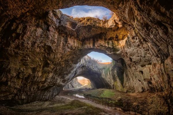 Vlies-Fototapete MS-5-1662 mit alpinem Bergmotiv – Format 375 × 250 cm, brillante Farben, klare Linien, Naturpanorama in XX