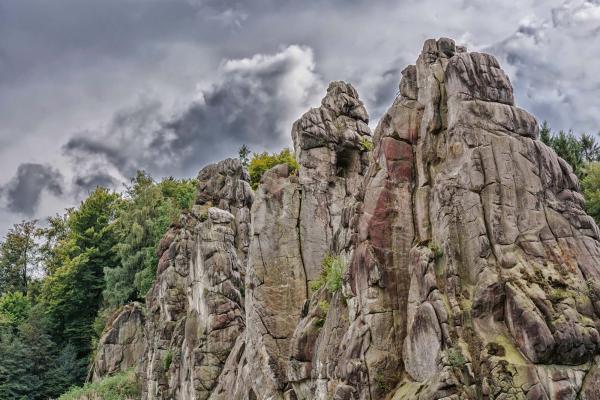Vlies-Fototapete MS-5-1665 mit alpinem Bergmotiv – Format 375 × 250 cm, brillante Farben, klare Linien, Naturpanorama in XX