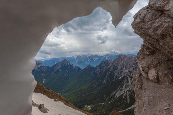 Vlies-Fototapete MS-5-1696 mit alpinem Bergmotiv – Format 375 × 250 cm, brillante Farben, klare Linien, Naturpanorama in XX