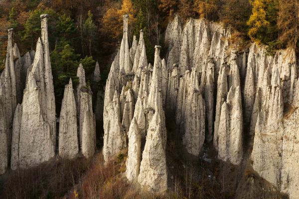 Vlies-Fototapete MS-5-1698 mit alpinem Bergmotiv – Format 375 × 250 cm, brillante Farben, klare Linien, Naturpanorama in XX