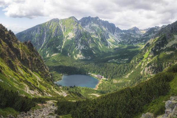 Vlies-Fototapete MS-5-1815 mit alpinem Bergmotiv – Format 375 × 250 cm, brillante Farben, klare Linien, Naturpanorama in XX