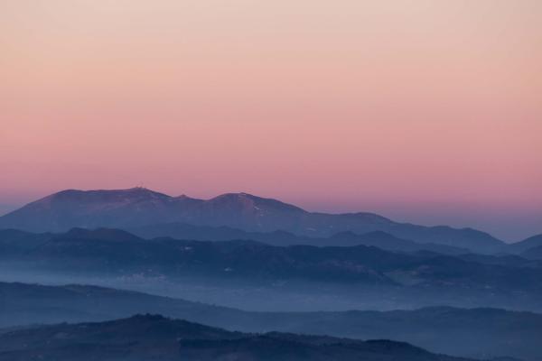 Vlies-Fototapete MS-5-1919 mit alpinem Bergmotiv – Format 375 × 250 cm, brillante Farben, klare Linien, Naturpanorama in XX