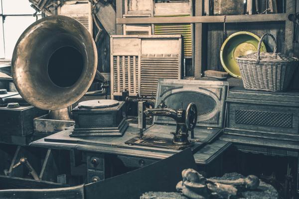 Vlies-Fototapete MS-5-2109 in Draufsicht; Retro-Motiv mit geometrischem Design und nostalgischer Farbwirkung