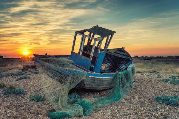Fototapete MS-5-2779 „Boote & Schiffe“ als flache Draufsicht; maritimes Motiv mit Masten und Sonnenuntergang in warmen Farben