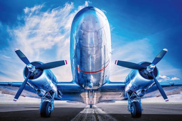 „Fototapete MS-5-2834 mit Luftfahrt-Motiv – Draufsicht auf Flugzeugdesign in brillanten Farben“