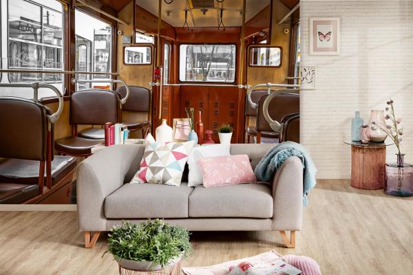 MS-5-2885 als Wandtapete in modernem Interieur; Retro-Design mit räumlicher Tiefe und Vintage-Charme