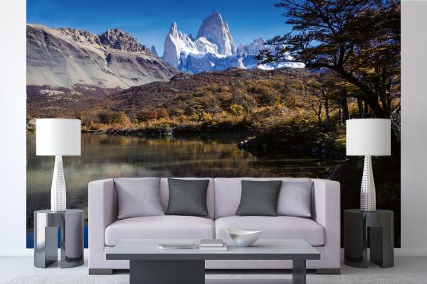 Berge-Fototapete MS-5-3060 in modernem Wohnraum – imposante Landschaft, räumliche Tiefe, stilvolle Wandgestaltung mit Naturakzen
