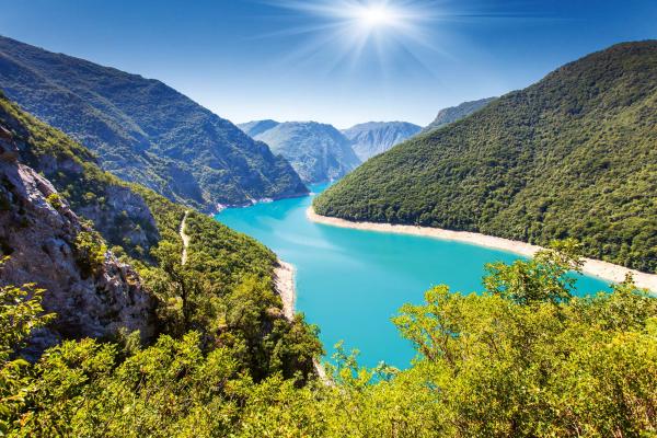 Vlies-Fototapete MS-5-3068 mit alpinem Bergmotiv – Format 375 × 250 cm, brillante Farben, klare Linien, Naturpanorama in XX