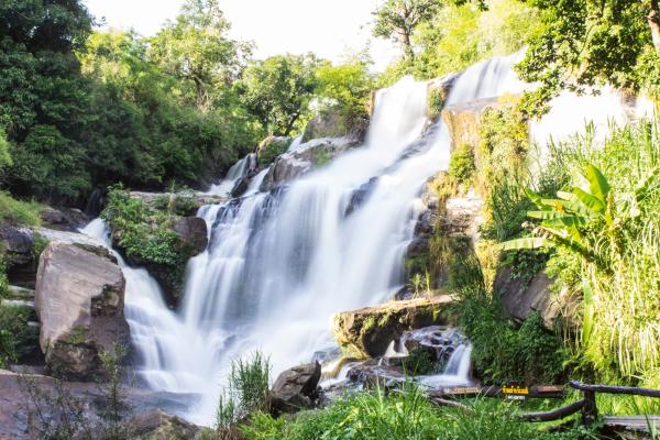 Detailansicht der Vlies-Fototapete MS-5-3149 mit Wasserfall-Motiv in XXL