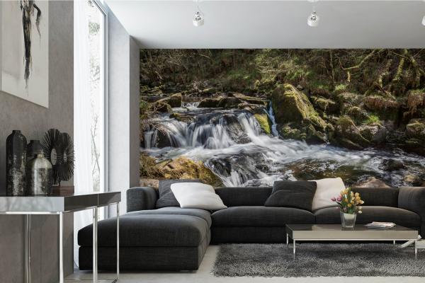 Fototapete MS-5-3154 mit Wasserfall-Motiv in einem modern eingerichteten Wohnraum