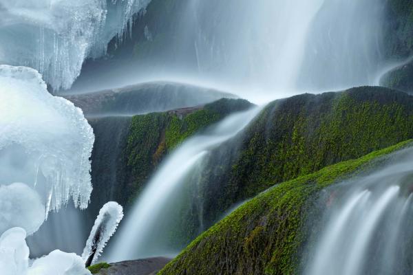 Detailansicht der Vlies-Fototapete MS-5-3156 mit Wasserfall-Motiv in XXL