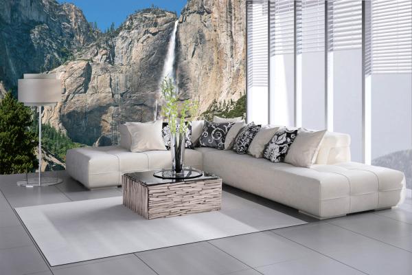 Fototapete MS-5-3165 mit Wasserfall-Motiv in einem modern eingerichteten Wohnraum