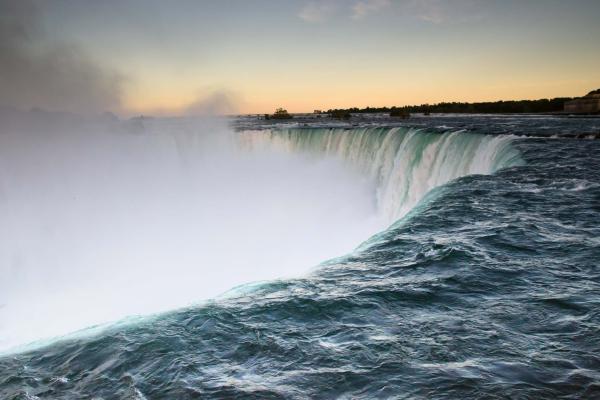 Detailansicht der Vlies-Fototapete MS-5-3176 mit Wasserfall-Motiv in XXL